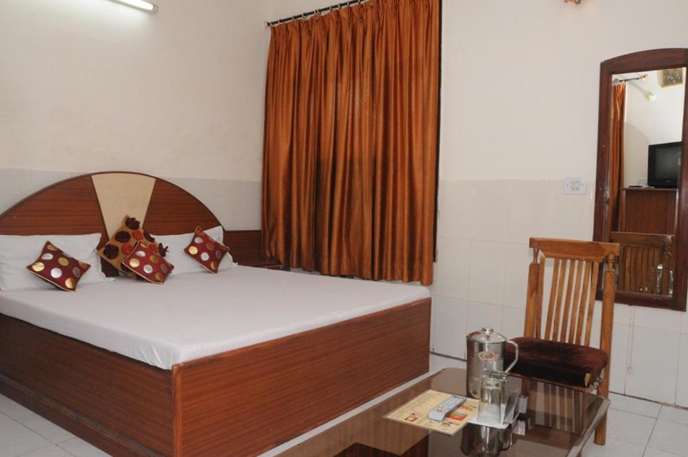 Hotel Surya Palace Chandigarh Exterior photo
