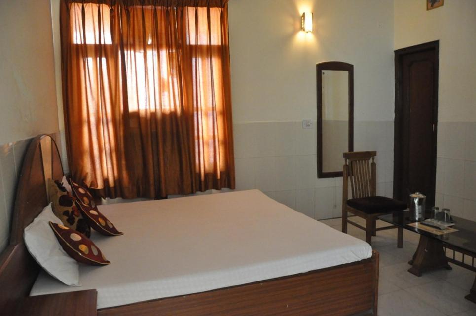 Hotel Surya Palace Chandigarh Exterior photo